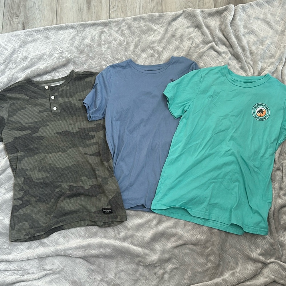 3 Abercrombie kids t shirts. Size 15/16 great condition